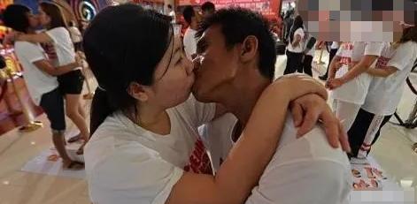 最令人脸红的12项吉尼斯世界纪录盘点真让人害羞